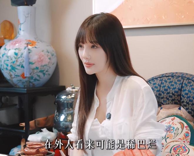爷爷谢贤去世1月后，谢振轩悉尼被偶遇，与46岁女子恋情真相大白