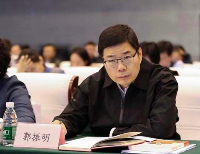 湖人紧追2米13冠军中锋!六大内线目标出炉,谁辅佐东契奇冲冠?