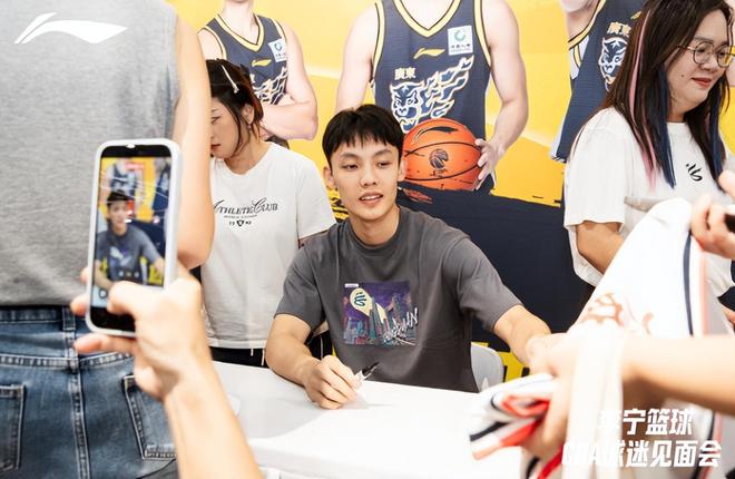 CBA3消息！李楠上任首钢主帅，广东宏远夺冠，林庭谦获顶薪合同！