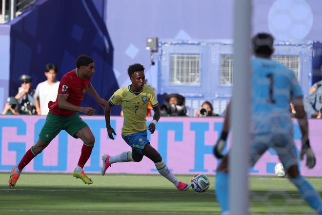 国足无缘世界杯24年 董路呐喊：2034年我们必进世界杯 最晚那一天