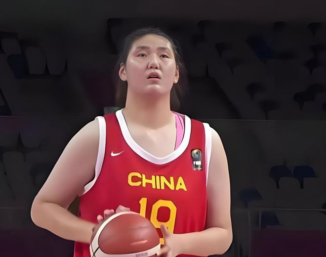 曾是女篮核心，归化日籍后，4次率队击败中国队，如今已回国养老