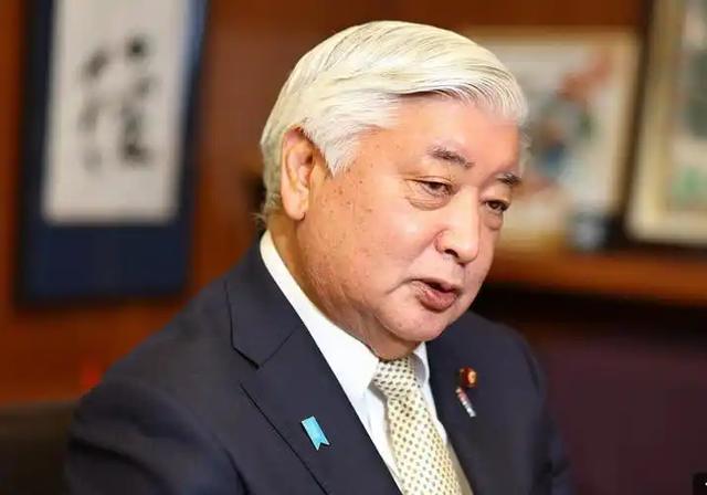 画面不堪入目，地下人奶交易乱象，成年人躺进怀里吃奶的灰色黑产
