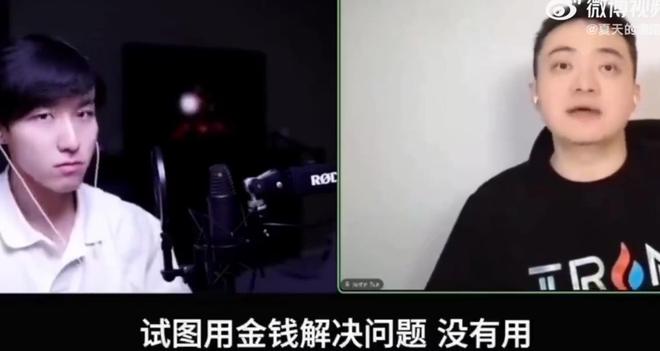 曾在申花并肩作战，马莱莱与阿马杜交换球衣并合影留念