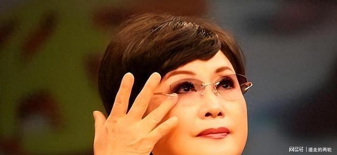 iPhone必须卸载8个隐藏预装程序！清理完电池续航直接暴涨