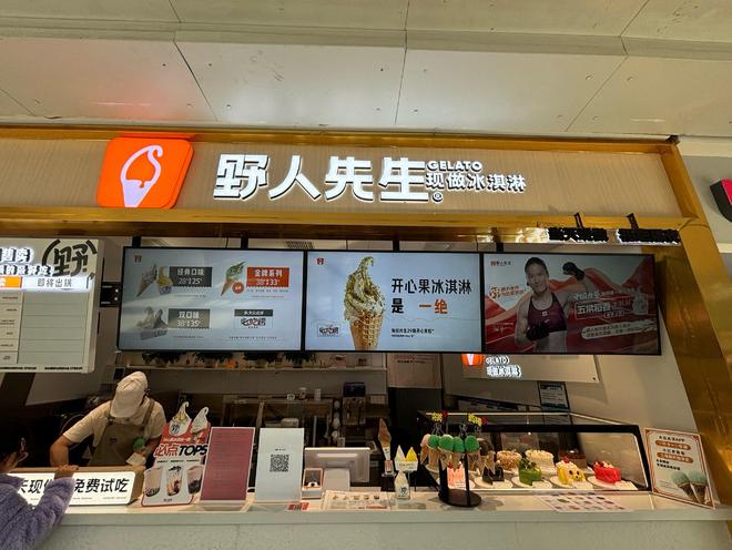 泰航拒载剧情大反转！涉事22名中国“小仙女”，均为国内某艺人粉丝团，擅自闯入贵宾休息室，检票时拒不配合查验，还追到登机廊桥扰乱秩序
