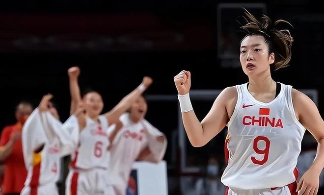 热火双榜第一!詹姆斯真要重回迈阿密?可联手字母哥冲生涯第五冠