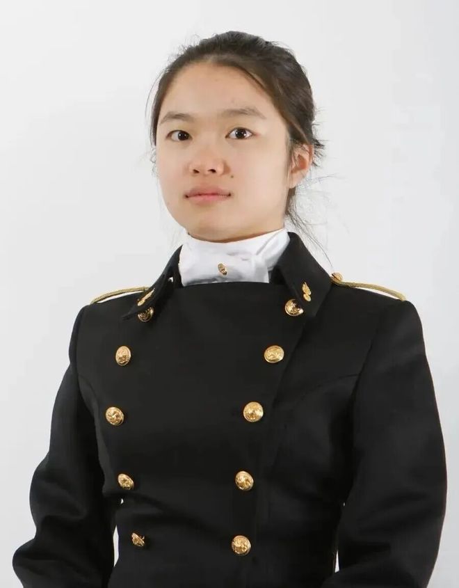 卡里克首秀难题：曼联这套阵容，你服不服？热热闹闹的季前赛总算打完，曼联这支新军又要出发了