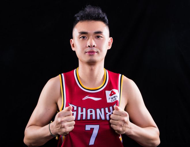 万幸免遭重伤!魔术萨格斯确诊右膝轻微骨挫伤 至少缺席两周比赛